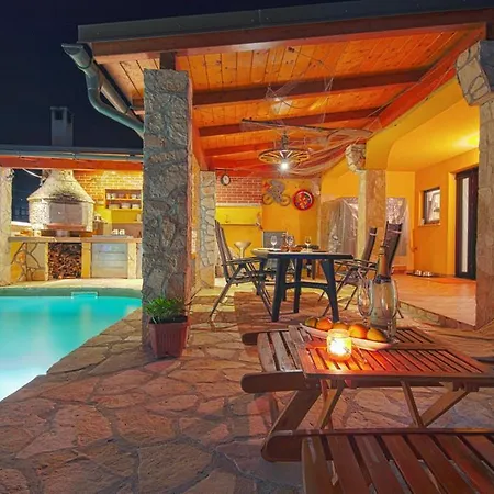 Nyaraló Ferienhaus Lan Peroj