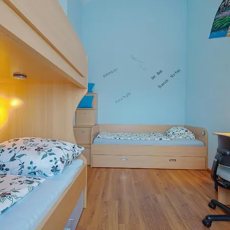 Ferienhaus Lan Nyaraló Peroj