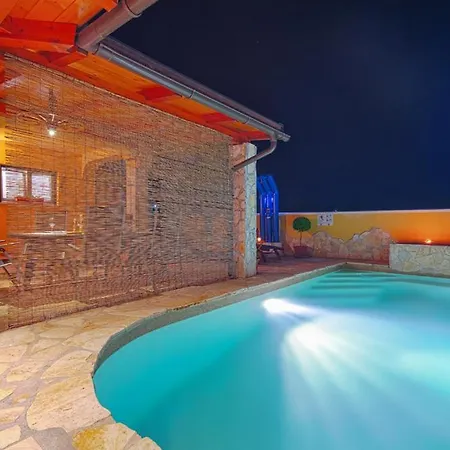 Ferienhaus Lan Nyaraló Peroj