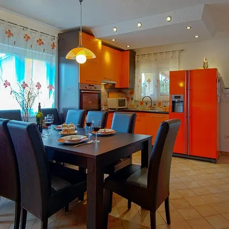 بيت للعطل Ferienhaus Lan *