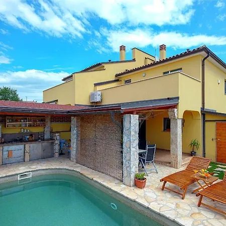 Ferienhaus Lan * بيروغ
